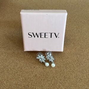 Silver pearl and diamond earrings | Perfect for a bride to be! 👰‍♀️💐